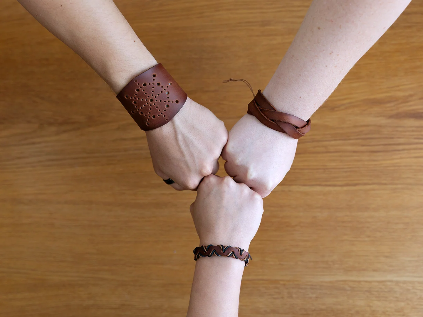 Kit de trabajo en cuero “Set de Pulseras”