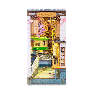 Zestaw wkładek na książki Sakura Densya DIY Book Nook Shelf Insert Kit Rolife